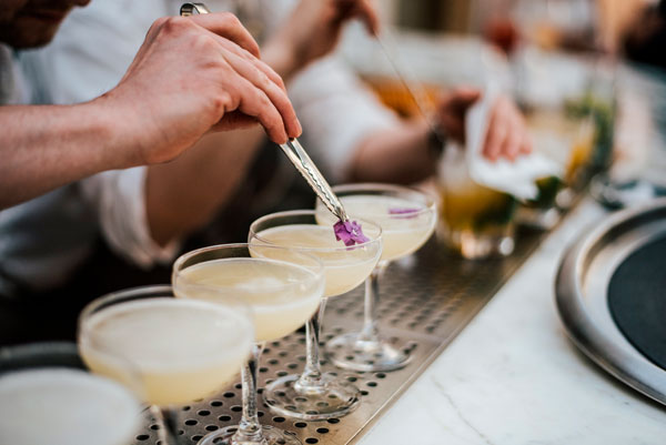Técnicas De Coctelería Clásica Y Servicio De Comedor Para Pre Contrato